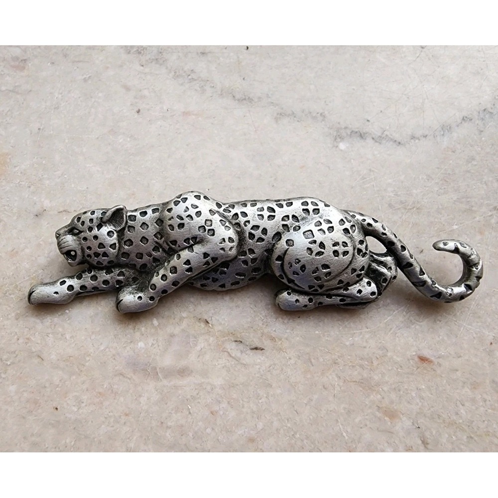 VTG JJ Jonette Jewelry Crouching CHEETAH Pin Brooch Silvertone Pewter Leopard